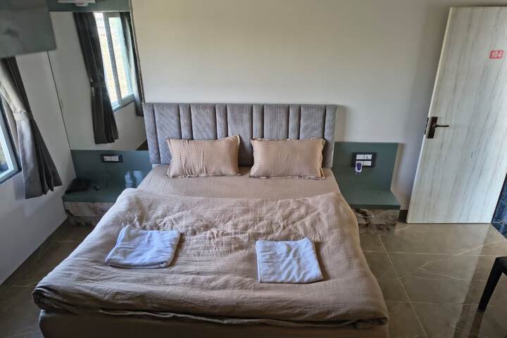 Room 33 of 72