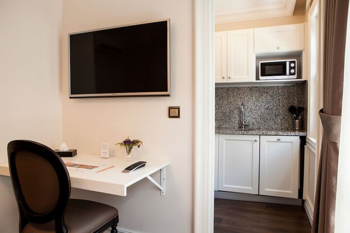 Private kitchenette
