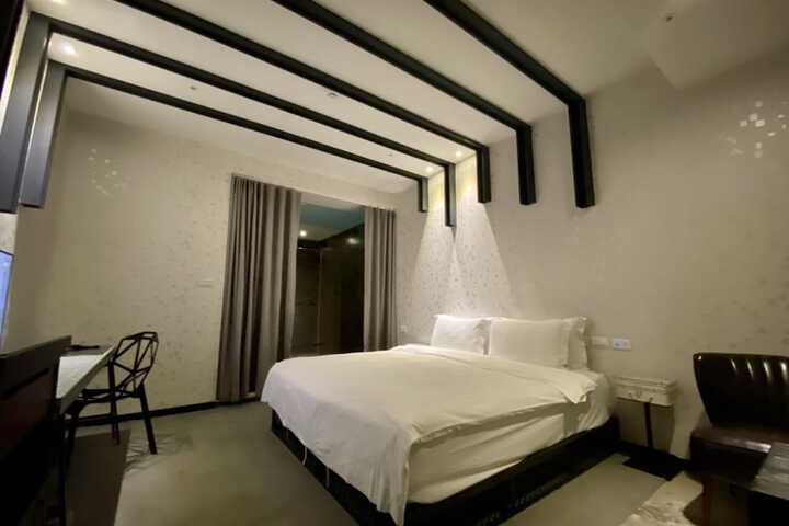 Room 34 of 89