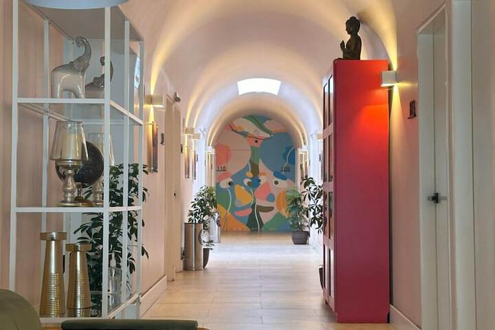 Ballroom/Hall 19 of 24
