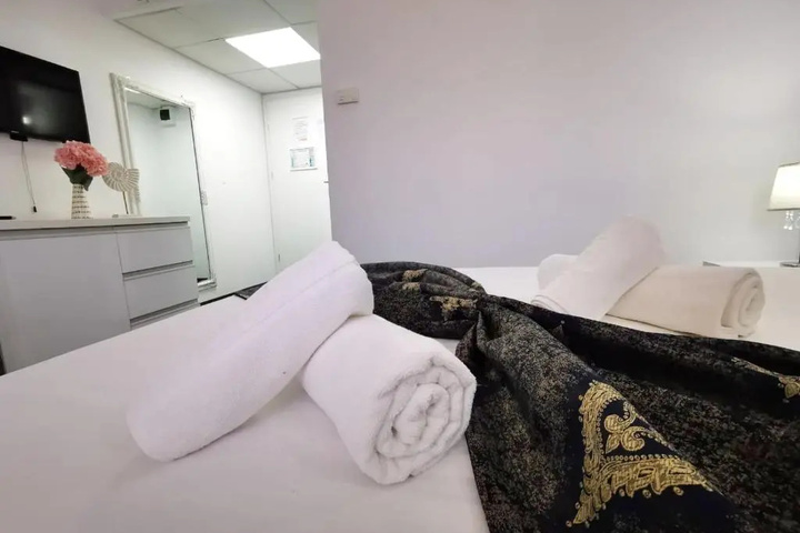 Room 5 of 19