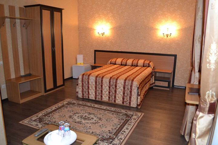 Room 6 of 28