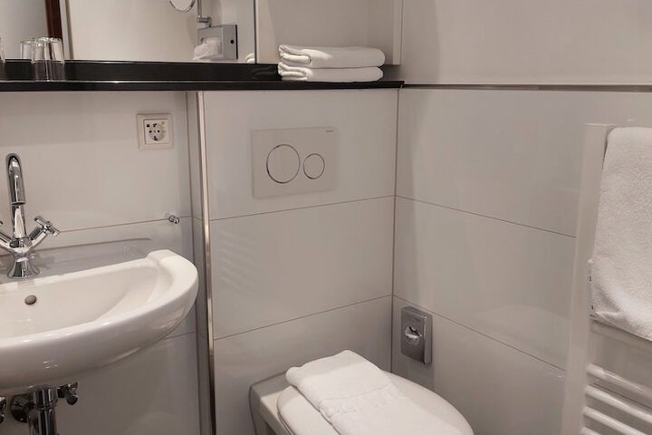 Room 65 of 99