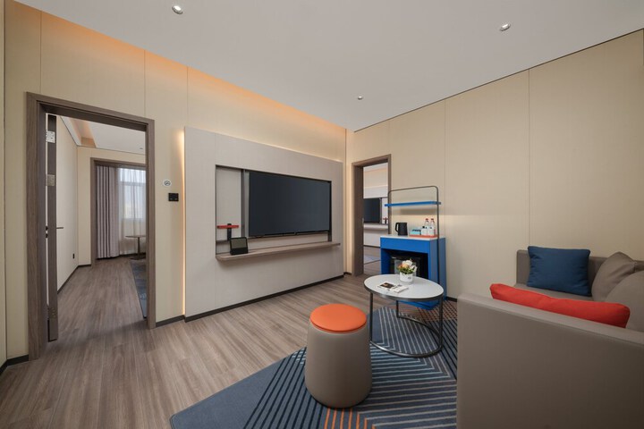 Room 10 of 43