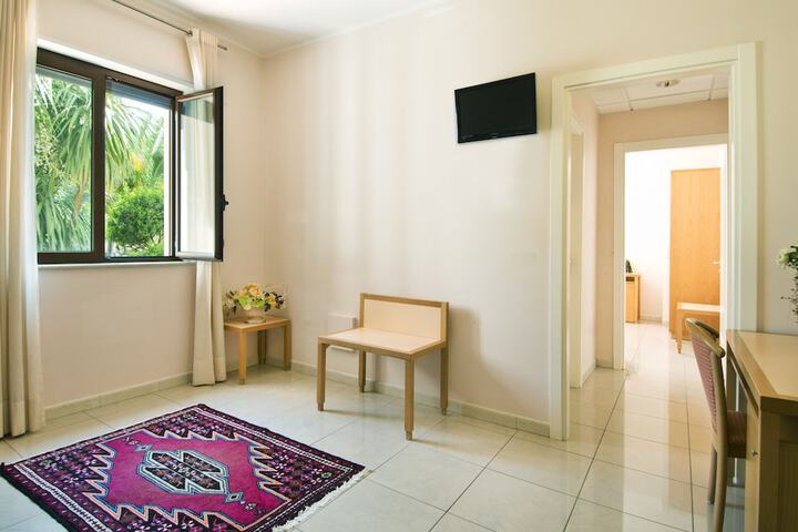Room 9 of 38