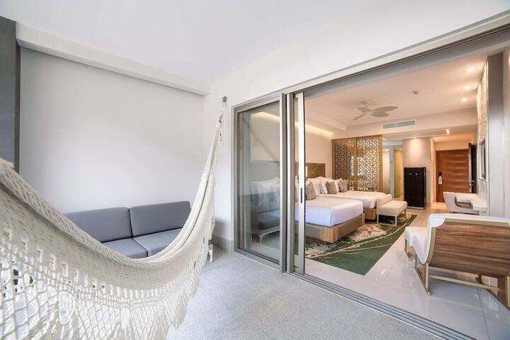 Room 4 of 18
