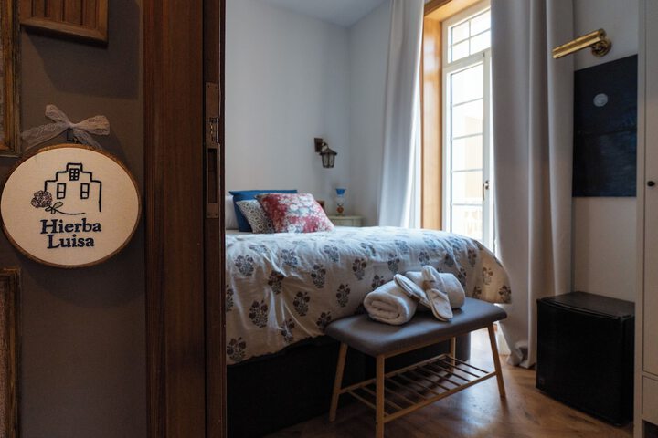 Room 27 of 68
