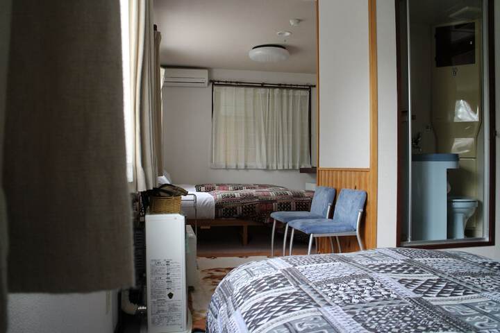 Room 4 of 28