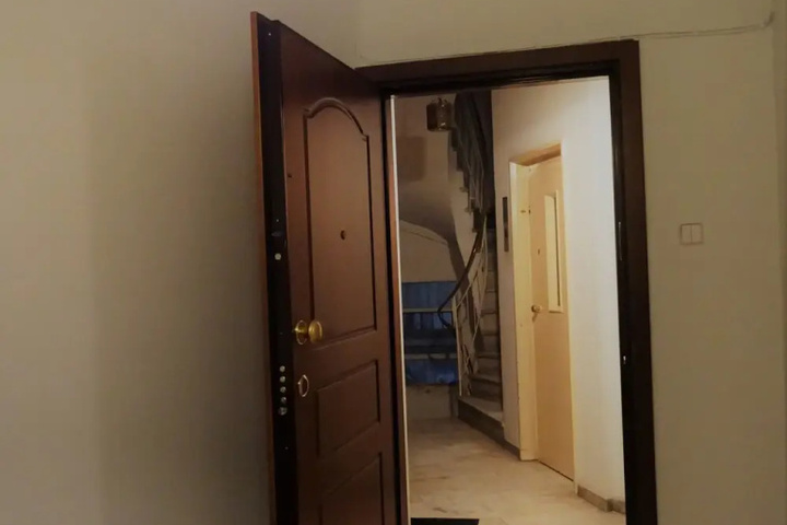 Room 8 of 10