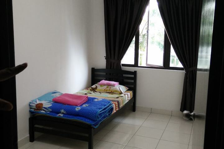Room 4 of 47