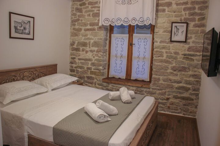 Room 5 of 18