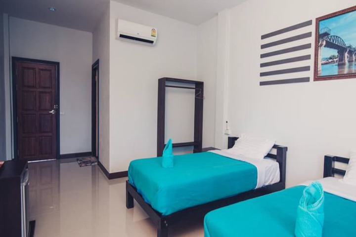 Room 4 of 18