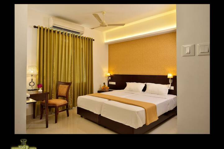 Room 4 of 16