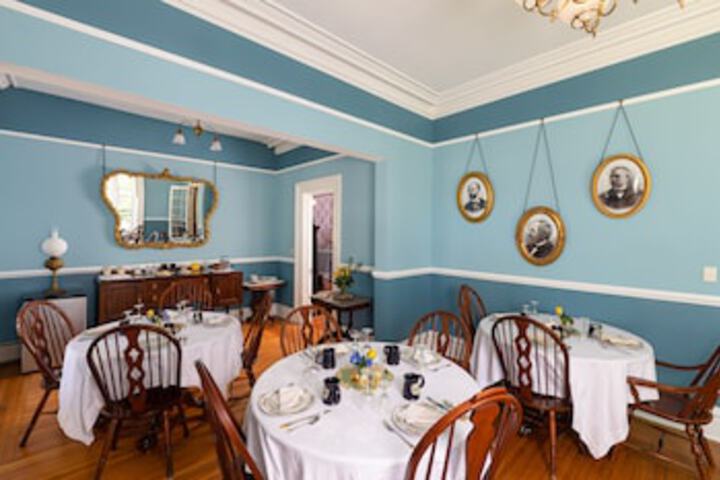 Dining 163 of 282
