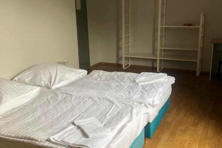Room 3 of 40