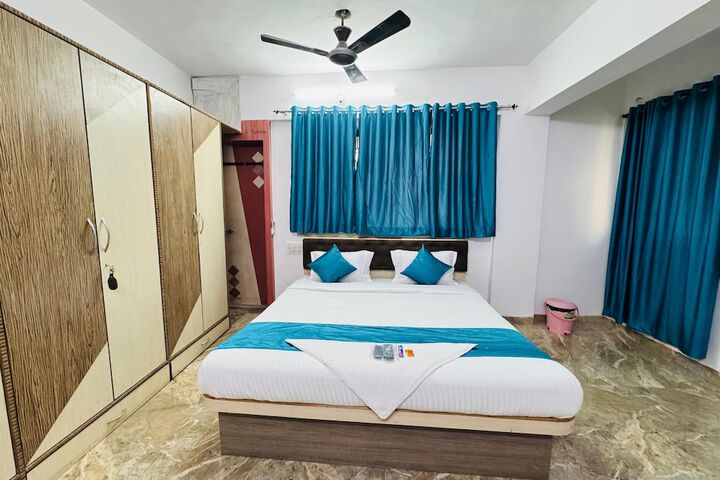 Room 7 of 12