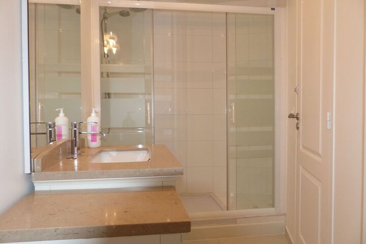 Room 2 of 30