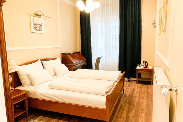 Room 17 of 40
