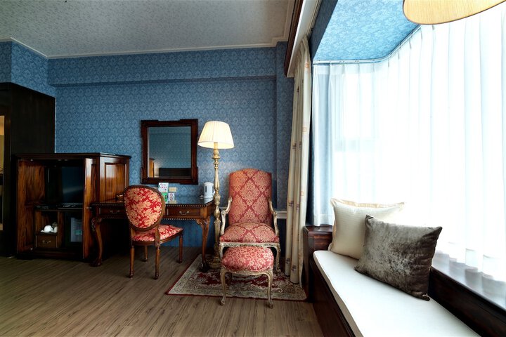 Room 14 of 93
