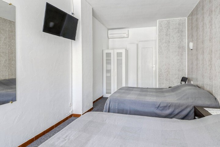 Room 8 of 32