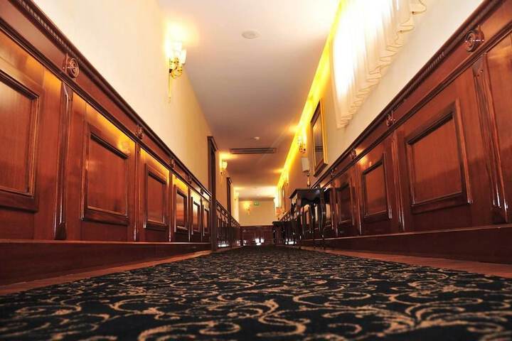 Ballroom/Hall 81 of 96