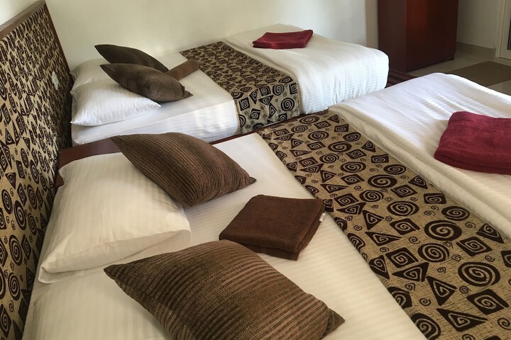 Room 9 of 34