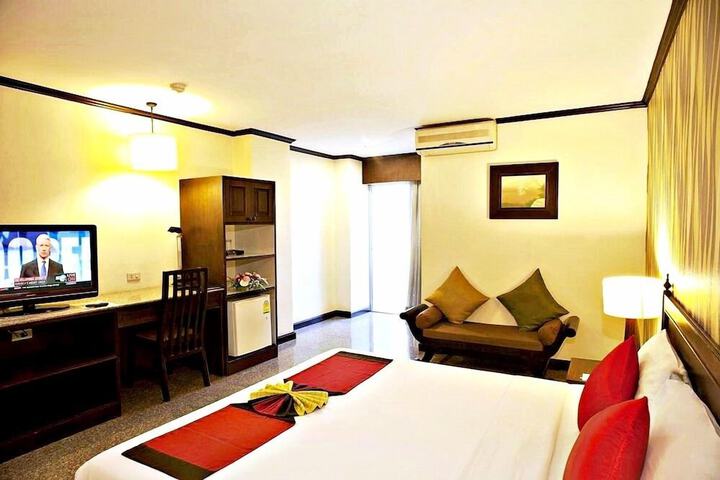 Room 42 of 77