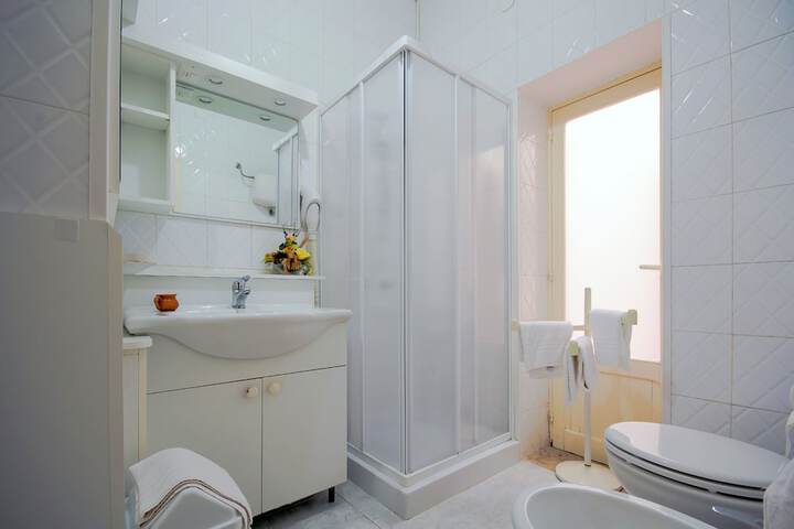 Room 16 of 37
