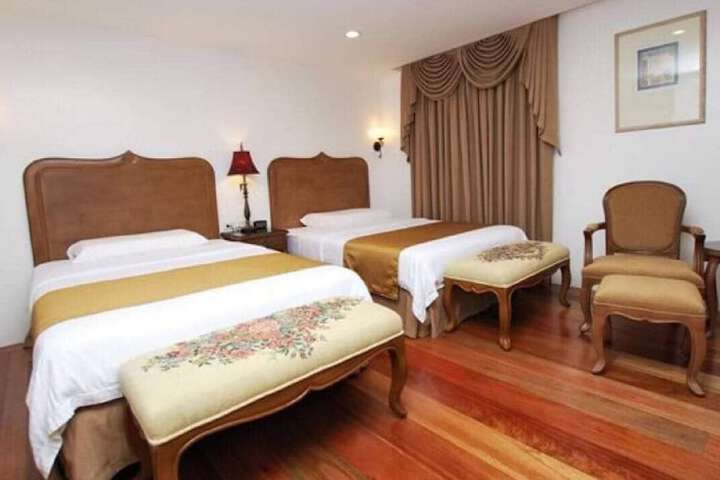 Room 18 of 32