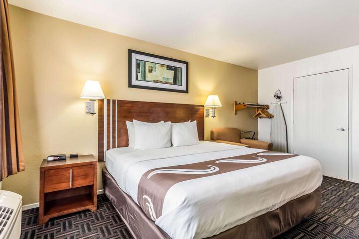1 King Bed (6 of 16)
