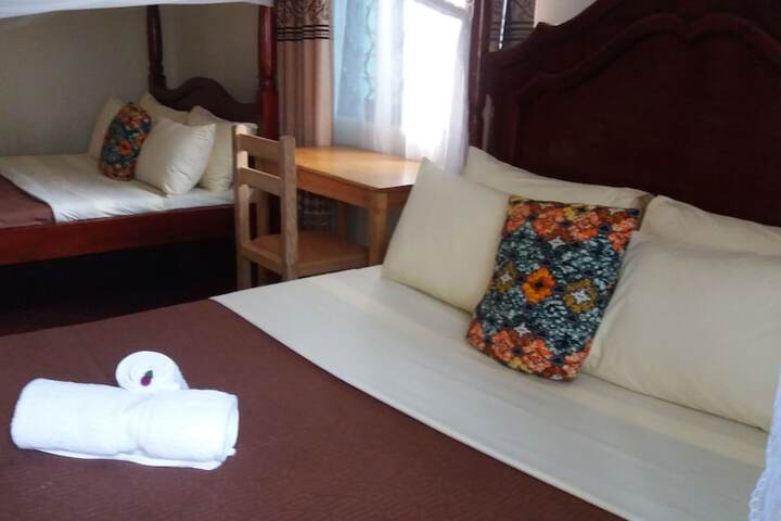Room 4 of 18