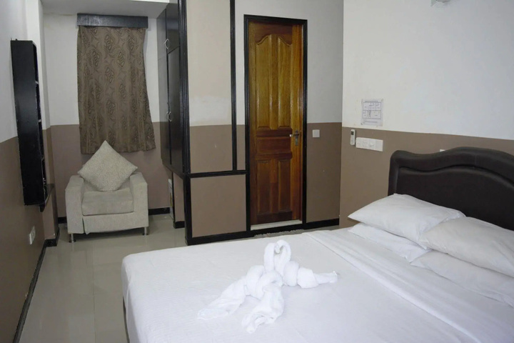 Room 6 of 14