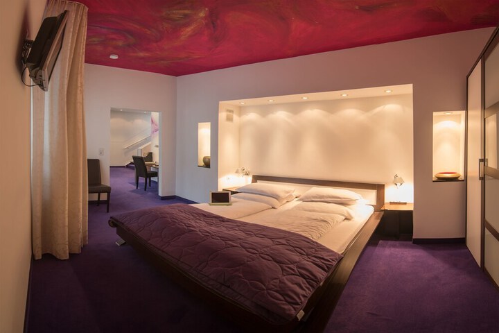Room 10 of 51