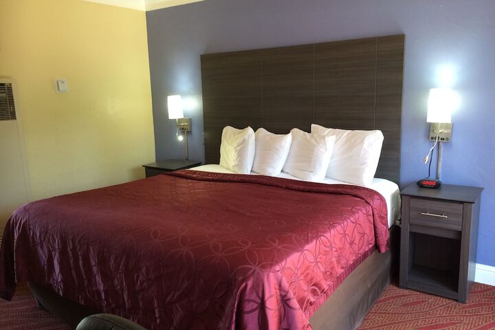 1 King Bed No A C (7 of 24)