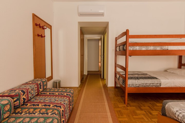 Room 18 of 81