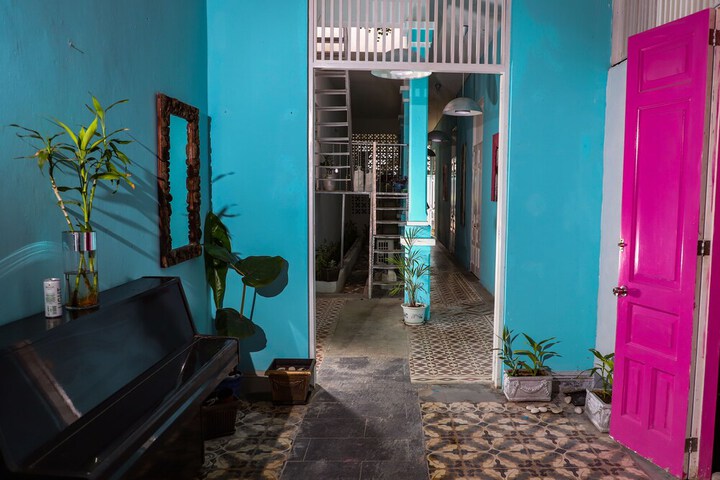 Room 10 of 13