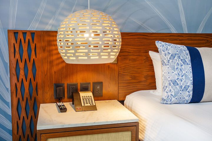 Room 40 of 599