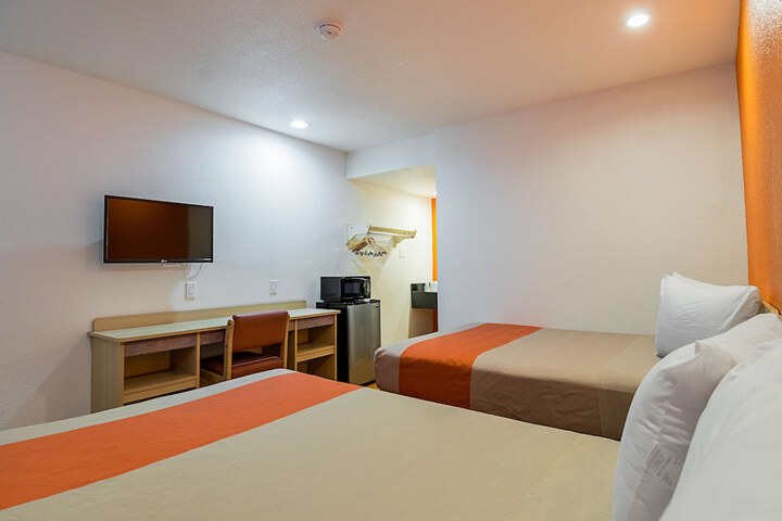 Room 13 of 30