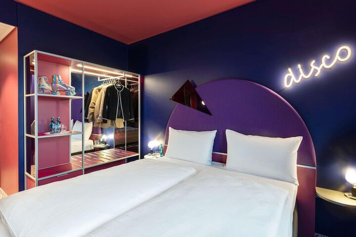 Room 10 of 65