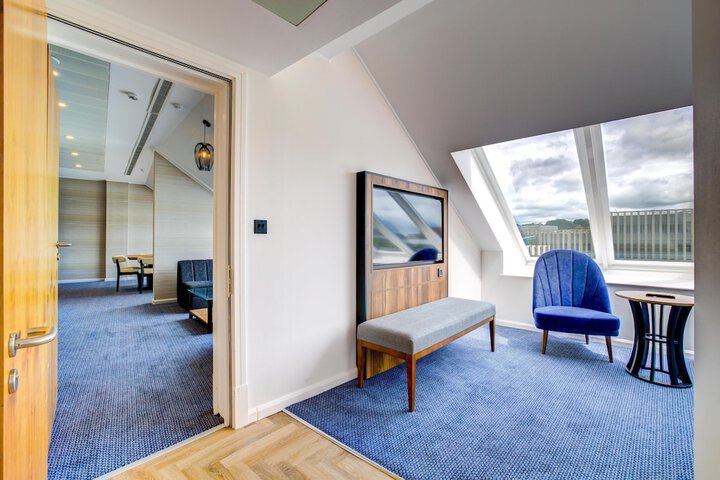 Room 62 of 192