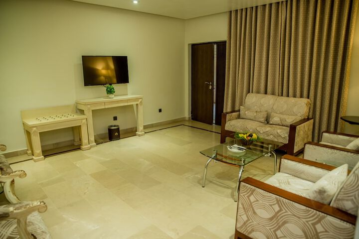 Room 12 of 51