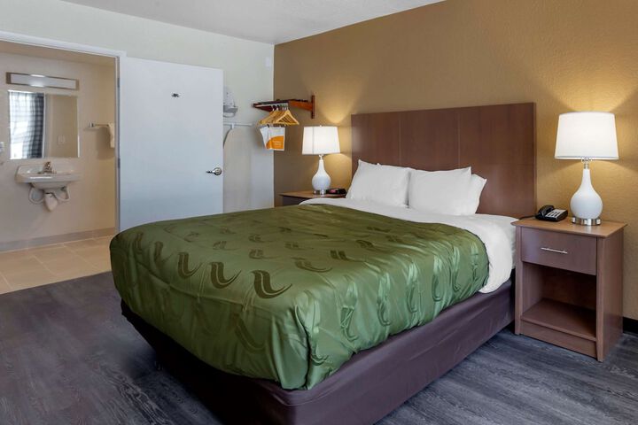 1 King Bed (12 of 15)