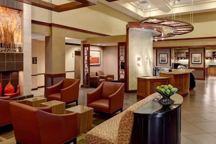 Lobby lounge