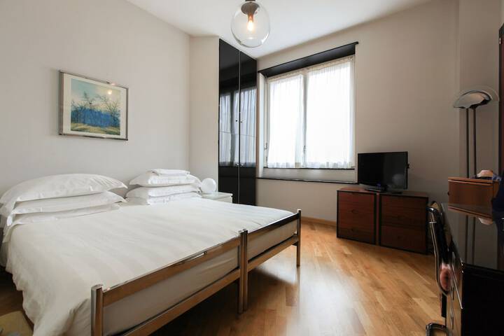 Room 6 of 106