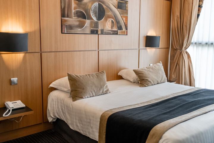 Room 6 of 20