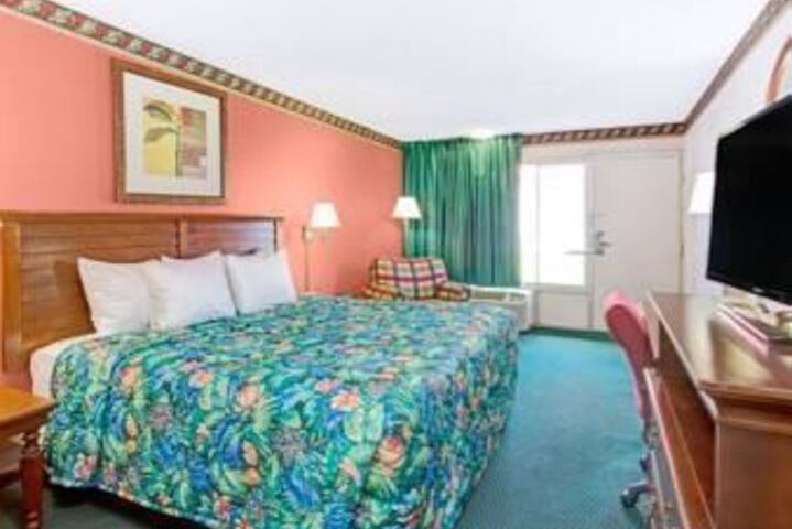 Room 11 of 24