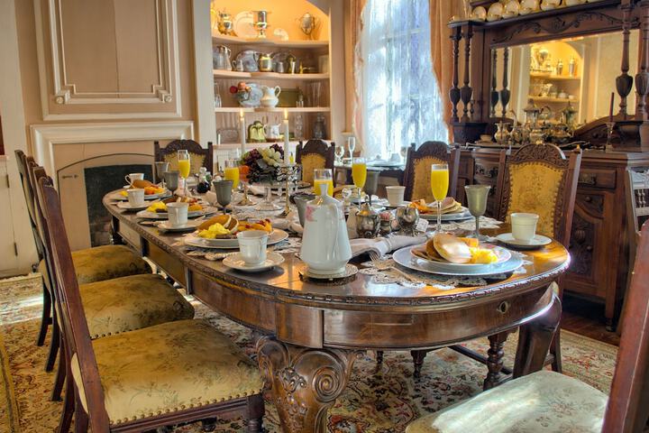 Breakfast/Coffee Service 72 of 109