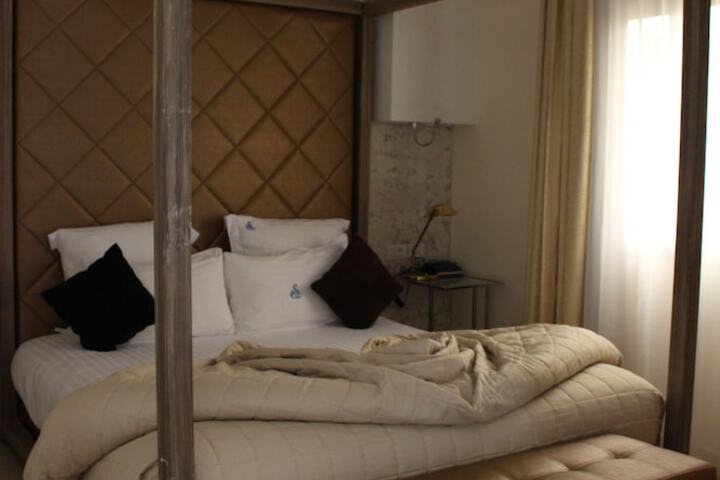 Room 8 of 63