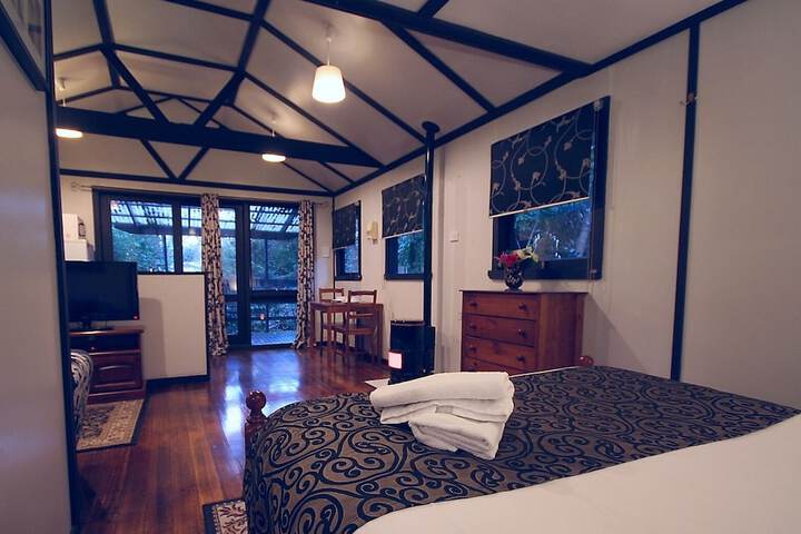 Room 6 of 24