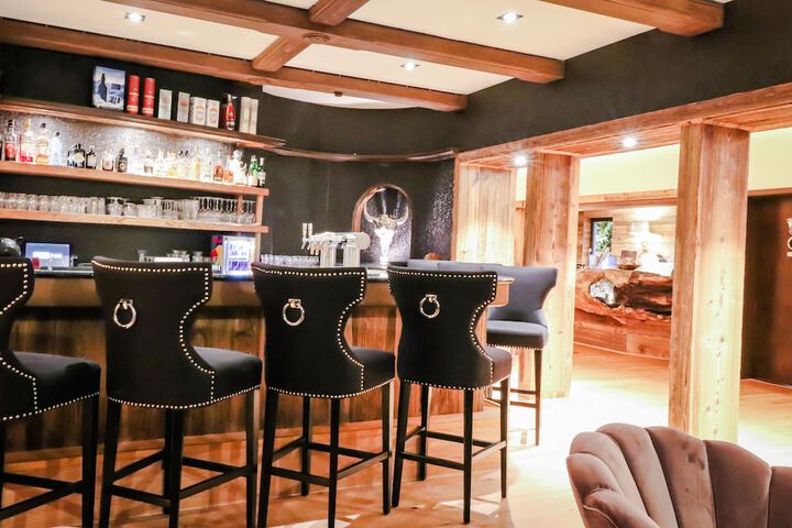 Lounge 41 of 44